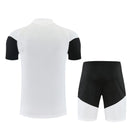 Conjunto entrenamiento Juventus FC 26/27 camiseta blanca y pantalón negro - Juventus, Juve, Bianconeri, Juventus 26/27, Conjunto Juventus, Entrenamiento Juventus, Serie A, Tienda Hincha Futbolero, Fútbol, Moda Futbolera, Ropa Juventus, Camiseta Juventus, Juventus Blanco y Negro