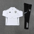 Conjunto largo entrenamiento selección Alemania temporada 2025 2026 sudadera blanca y pantalón negro escudo termosellado calidad 1.1 oficial, Alemania 2025, Chándal Alemania blanco, Entrenamiento Alemania 2026, Sudadera blanca Alemania, Pantalón negro Alemania, Ropa Alemania barata, Calidad 1.1 Alemania, Die Mannschaft, Tienda Hincha Futbolero, Germany Training Tracksuit 25/26.