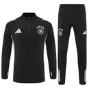 Conjunto largo entrenamiento selección Alemania temporada 2025 2026 color negro sudadera y pantalón escudo termosellado calidad 1.1 oficial, Alemania 2025, Chándal Alemania negro, Entrenamiento Alemania 2026, Sudadera Alemania, Pantalón Alemania, Ropa Alemania barata, Calidad 1.1 Alemania, Die Mannschaft, Tienda Hincha Futbolero, Germany Training Tracksuit.