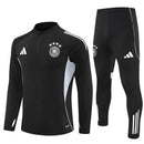 Conjunto largo entrenamiento selección Alemania temporada 2025 2026 color negro sudadera y pantalón escudo termosellado calidad 1.1 oficial, Alemania 2025, Chándal Alemania negro, Entrenamiento Alemania 2026, Sudadera Alemania, Pantalón Alemania, Ropa Alemania barata, Calidad 1.1 Alemania, Die Mannschaft, Tienda Hincha Futbolero, Germany Training Tracksuit.