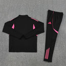 Conjunto entrenamiento hombre Arsenal FC temporada 2025 2026 oficial negro y rosa sudadera y pantalón técnica transpirable pro premier league gunners.