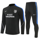 Chándal hombre Atlético de Madrid sudadera y pantalón largo negro entrenamiento temporada 2026 2027 calidad 1.1 oficial, Atlético de Madrid 2026, Chándal Atleti negro, Ropa entrenamiento Atleti, Equipación Atlético Madrid barata, Calidad 1.1 Colchonero, Tienda Hincha Futbolero, Metropolitano, Bloke Core 2026, Sudadera negra Atleti, Regalo fútbol España.