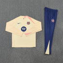 Conjunto hombre FC Barcelona entrenamiento temporada 2025 2026 sudadera amarilla y pantalón largo azul calidad 1.1 oficial, Barcelona 2025, Chándal entrenamiento Barça, Conjunto Barcelona 25/26, Sudadera amarilla Barça, Ropa barata FC Barcelona, Calidad 1.1 Barça, Moda deportiva 2026, Tienda Hincha Futbolero, Visca el Barça, Bloke Core Barcelona.