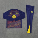 Barcelona 2026, Conjunto entrenamiento Barça 2026 azul, Ropa oficial FC Barcelona, Equipación entrenamiento Barça, Sudadera Lamine Yamal entrenamiento, Regalo fútbol hombre Barcelona, Sudadera Barça oficial training, Indumentaria técnica La Liga, Barça training kit 2026, Comprar ropa Barcelona barata.