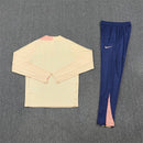 Conjunto hombre FC Barcelona entrenamiento temporada 2025 2026 sudadera amarilla y pantalón largo azul calidad 1.1 oficial, Barcelona 2025, Chándal entrenamiento Barça, Conjunto Barcelona 25/26, Sudadera amarilla Barça, Ropa barata FC Barcelona, Calidad 1.1 Barça, Moda deportiva 2026, Tienda Hincha Futbolero, Visca el Barça, Bloke Core Barcelona.