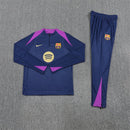 Conjunto hombre FC Barcelona entrenamiento temporada 2025 2026 sudadera y pantalón largo color azul marino calidad 1.1 oficial, Barcelona 2025, Chándal entrenamiento Barça, Conjunto Barcelona 25/26, Sudadera azul marino Barça, Ropa barata FC Barcelona, Calidad 1.1 Barça, Moda deportiva 2026, Tienda Hincha Futbolero, Visca el Barça, Bloke Core Barcelona.