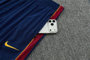 Conjunto largo de entrenamiento del FC Barcelona 2026 2027 de hombre con sudadera azul y roja y pantalón azul marino chándal oficial culé Tienda Hincha Futbolero, Chándal Barcelona 2026, Conjunto de entrenamiento Barça 2027, Sudadera Barcelona azul hombre, Pantalón largo azul marino Barcelona, Comprar chándal oficial del Barcelona, Calidad premium Barcelona chándal, Conjunto fútbol blaugrana, Ropa urbana blockecore, Chándal de colección culé.