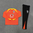 Conjunto largo hombre selección de Brasil temporada 25/26 entrenamiento sudadera naranja y pantalón negro calidad 1.1 premium Tienda Hincha Futbolero. Brasil 2025/26, Conjunto Brasil naranja, Chándal Brasil negro, Entrenamiento Brasil 25/26, Ropa Brasil mundial 2026, Calidad 1.1 Brasil, Tienda Hincha Futbolero, Brazil Training Tracksuit orange