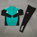 Liverpool 2026, Conjunto entrenamiento Liverpool, Chándal Liverpool oficial, Ropa entrenamiento Premier League, Sudadera verde Liverpool, Pantalón negro entrenamiento, Regalo fútbol hombre Liverpool, Kit entrenamiento 25/26, Liverpool lifestyle kit, Comprar chándal barato, Tienda Hincha Futbolero