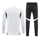 Liverpool 2026, Conjunto entrenamiento Liverpool 2026 blanco negro, Ropa oficial Liverpool FC, Equipación entrenamiento Reds, Sudadera Salah entrenamiento, Regalo fútbol hombre Liverpool, Sudadera Liverpool oficial training, Indumentaria técnica Premier League, Liverpool training kit 2026, Comprar ropa Liverpool barata.