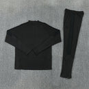 Conjunto largo de entrenamiento oficial Liverpool FC temporada 2026 2027, sudadera y pantalón color negro para hombre de Tienda Hincha Futbolero, Liverpool entrenamiento 26/27, Conjunto Liverpool negro, Ropa entrenamiento Liverpool, Liverpool training suit, The Reds, You'll Never Walk Alone, Sudadera Liverpool oficial, Pantalón entrenamiento Liverpool, Entrenamiento oficial LFC 2027, Ropa deportiva Liverpool.