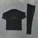 Conjunto largo de entrenamiento oficial Liverpool FC temporada 2026 2027, sudadera y pantalón color negro para hombre de Tienda Hincha Futbolero, Liverpool entrenamiento 26/27, Conjunto Liverpool negro, Ropa entrenamiento Liverpool, Liverpool training suit, The Reds, You'll Never Walk Alone, Sudadera Liverpool oficial, Pantalón entrenamiento Liverpool, Entrenamiento oficial LFC 2027, Ropa deportiva Liverpool.