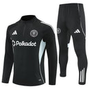 Conjunto hombre Inter Miami entrenamiento temporada 2025 2026 sudadera y pantalón largo color negro detalles rosa calidad 1.1 oficial, Inter Miami 2025, Chándal entrenamiento Miami, Conjunto Inter Miami 25/26, Ropa entrenamiento Messi, Inter Miami negro rosa, Calidad 1.1 Miami, Moda deportiva 2026, Tienda Hincha Futbolero, Vice City, Bloke Core Miami.