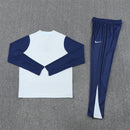 Conjunto hombre Olympique de Marseille entrenamiento temporada 2025 2026 sudadera blanca y pantalón largo azul marino calidad 1.1 oficial, Marseille 2025, Chándal entrenamiento OM, Conjunto Marseille 25/26, Sudadera blanca Marseille, Ropa barata Olympique, Calidad 1.1 Marseille, Moda deportiva 2026, Tienda Hincha Futbolero, Allez l'OM, Bloke Core Marseille.