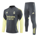 Conjunto hombre Real Madrid entrenamiento temporada 2025 2026 sudadera y pantalón largo color gris con detalles amarillo calidad 1.1 oficial, Conjunto hombre Real Madrid entrenamiento temporada 2025 2026 sudadera y pantalón largo color gris con detalles amarillo calidad 1.1