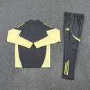 Conjunto hombre Real Madrid entrenamiento temporada 2025 2026 sudadera y pantalón largo color gris con detalles amarillo calidad 1.1 oficial, Conjunto hombre Real Madrid entrenamiento temporada 2025 2026 sudadera y pantalón largo color gris con detalles amarillo calidad 1.1