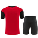Conjunto entrenamiento Manchester United 26/27 camiseta roja y pantalón negro - Manchester United, ManU, Red Devils, Manchester United 26/27, Conjunto Manchester United, Entrenamiento Manchester United, Premier League, Tienda Hincha Futbolero, Fútbol, Moda Futbolera, Ropa Manchester United, Camiseta Manchester United, Manchester United Rojo y Negro