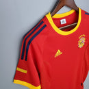 Camiseta hombre selección de España mundial 2002 primera equipación roja cuello en V retro calidad 1.1 premium Furia Roja Tienda Hincha Futbolero. España 2002, Camiseta España retro, Ropa España fútbol, Camiseta España 2002 roja, Calidad 1.1 España, Raúl España 2002, Tienda Hincha Futbolero, Spain Retro Jersey 2002.