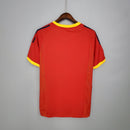 Camiseta hombre selección de España mundial 2002 primera equipación roja cuello en V retro calidad 1.1 premium Furia Roja Tienda Hincha Futbolero. España 2002, Camiseta España retro, Ropa España fútbol, Camiseta España 2002 roja, Calidad 1.1 España, Raúl España 2002, Tienda Hincha Futbolero, Spain Retro Jersey 2002.