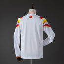 Camiseta hombre España retro blanca segunda equipación 1996 manga larga calidad 1.1 oficial, España Retro, Camiseta España 1996, Camiseta España Manga Larga, Ropa barata España, Calidad 1.1 RFEF, Tienda Hincha Futbolero, Raúl González 1996, Bloke Core España, Camisetas de fútbol clásicas 90s, Camiseta España blanca retro.