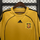 Camiseta hombre selección España temporada 2008 segunda equipación dorada detalles azul marino retro calidad 1.1 premium Fernando Torres Tienda Hincha Futbolero. España 2008, Camiseta España dorada, Ropa España retro, Camiseta España 2008 retro, Calidad 1.1 España, Fernando Torres 2008, Eurocopa 2008 Jersey, Tienda Hincha Futbolero, Spain Retro Jersey 2008 gold.