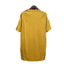 Camiseta hombre selección España temporada 2008 segunda equipación dorada detalles azul marino retro calidad 1.1 premium Fernando Torres Tienda Hincha Futbolero. España 2008, Camiseta España dorada, Ropa España retro, Camiseta España 2008 retro, Calidad 1.1 España, Fernando Torres 2008, Eurocopa 2008 Jersey, Tienda Hincha Futbolero, Spain Retro Jersey 2008 gold.