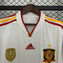 Camiseta hombre retro España segunda equipación blanca año 2011 con estrella de campeón calidad 1.1 oficial, España retro 2011, Camiseta España blanca 2011, Camiseta antigua selección española, Jersey España vintage hombre, Calidad 1.1 España, Tienda Hincha Futbolero, La Roja histórica, Bloke Core España, Regalo fútbol hombre España, Camiseta España estrella campeón.