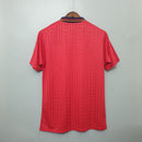 Camiseta hombre selección de España mundial 1994 primera equipación roja detalles diamantes amarillos y azules retro calidad 1.1 premium Tienda Hincha Futbolero. España 1994, Camiseta España retro, Ropa España fútbol, Camiseta España 94 roja, Calidad 1.1 España, Mundial USA 94, Tienda Hincha Futbolero, Spain Retro Jersey 1994.