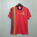 Camiseta hombre selección de España mundial 1994 primera equipación roja detalles diamantes amarillos y azules retro calidad 1.1 premium Tienda Hincha Futbolero. España 1994, Camiseta España retro, Ropa España fútbol, Camiseta España 94 roja, Calidad 1.1 España, Mundial USA 94, Tienda Hincha Futbolero, Spain Retro Jersey 1994.