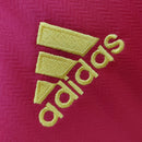 Camiseta hombre selección de España mundial 1998 primera equipación roja detalles laterales amarillos retro calidad 1.1 premium Furia Roja Tienda Hincha Futbolero. España 1998, Camiseta España retro, Ropa España fútbol, Camiseta España 98 roja, Calidad 1.1 España, Raúl España 98, Tienda Hincha Futbolero, Spain Retro Jersey 1998.