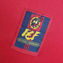 Camiseta hombre selección de España mundial 1998 primera equipación roja detalles laterales amarillos retro calidad 1.1 premium Furia Roja Tienda Hincha Futbolero. España 1998, Camiseta España retro, Ropa España fútbol, Camiseta España 98 roja, Calidad 1.1 España, Raúl España 98, Tienda Hincha Futbolero, Spain Retro Jersey 1998.