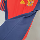 Camiseta hombre selección de España mundial 1998 primera equipación roja detalles laterales amarillos retro calidad 1.1 premium Furia Roja Tienda Hincha Futbolero. España 1998, Camiseta España retro, Ropa España fútbol, Camiseta España 98 roja, Calidad 1.1 España, Raúl España 98, Tienda Hincha Futbolero, Spain Retro Jersey 1998.