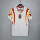 Camiseta hombre selección de España Eurocopa 1996 segunda equipación blanca detalles laterales retro calidad 1.1 premium Tienda Hincha Futbolero. España 1996, Camiseta España blanca, Ropa España retro, Camiseta España 96 visitante, Calidad 1.1 España, Euro 96 Jersey, Tienda Hincha Futbolero, Spain Retro Jersey 1996.