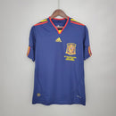 Camiseta oficial de la selección de España segunda equipación Mundial 2010 color azul marino retro para hombre de Tienda Hincha Futbolero, Camiseta España retro, España 2010, Ropa España vintage, Comprar camiseta España Mundial, La Roja, Selección Española, Camisetas fútbol retro, Retro España 2010 azul, Colección España, Campeones del mundo.