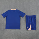 Conjunto corto hombre Selección de Francia entrenamiento temporada 2025 2026 camiseta y pantalón corto azul calidad 1.1 oficial, Francia 2025, Conjunto corto Francia, Entrenamiento Les Bleus 25/26, Camiseta azul Francia, Ropa barata selección francesa, Calidad 1.1 Francia, Moda deportiva 2026, Tienda Hincha Futbolero, Allez Les Bleus, Bloke Core Francia.