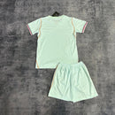 Conjunto infantil camiseta y pantalón selección Francia temporada 2026 2027 color azul claro kit para niños calidad 1.1 oficial, Francia infantil 2026, Conjunto Francia niños, Kit Francia azul claro, Camiseta Francia bebé, Ropa fútbol infantil, Calidad 1.1 Francia kids, Selección Francesa 2027, Tienda Hincha Futbolero, France Kids Away Kit.