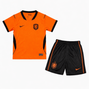 Holanda 2026, Conjunto infantil Holanda naranja, Equipación niños Países Bajos 26/27, Camiseta niño Holanda naranja, Kit de fútbol junior Holanda, Regalo fútbol niños Holanda, Ropa oficial Holanda infantil, Pantalón niño Holanda negro, Comprar conjunto selección barato, Tienda Hincha Futbolero.