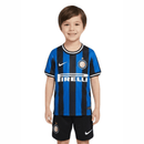 Conjunto infantil retro Inter de Milán 2009 2010 primera equipación azul y negra calidad 1.1 premium época Samuel Eto'o triplete, Inter Milan infantil retro, Conjunto niño Inter 2010 azul negro, Ropa Inter de Milán niños retro, Equipación Inter junior 09/10, Calidad 1.1 infantil, Tienda Hincha Futbolero, Regalo niño Inter fútbol, Camiseta nerazzurra niño retro, Inter Kids Retro 2009.