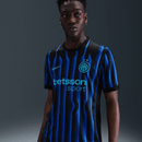 Camiseta hombre Inter de Milán temporada 2025 2026 primera equipación azul y negra franjas verticales escudo bordado calidad 1.1 oficial, Inter Milan 2025, Camiseta Inter de Milán negra azul, Nerazzurri 2026, Camiseta local Inter, Camiseta barata Inter Milán, Calidad 1.1 Inter, Serie A 2026, Tienda Hincha Futbolero, Forza Inter, Bloke Core Italia.