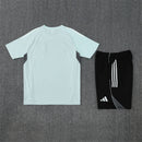 Conjunto hombre entrenamiento Selección Japón camiseta gris y pantalón corto negro temporada 2025 2026 calidad 1.1 oficial, Japón entrenamiento 2025, Conjunto gris y negro Japón, Ropa entrenamiento Japón, Camiseta entrenamiento Japón hombre, Calidad 1.1 Samurai Blue, Tienda Hincha Futbolero, Copa del Mundo 2026 training, Bloke Core deportivo, Regalo hombre Japón, Kit entrenamiento gris 25/26.