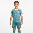 Conjunto infantil Juventus segunda equipación 2025 2026 niños kit completo camiseta azul y pantalón corto oficial fútbol niños Juve 25/26 vista frontal.