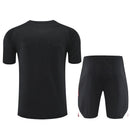 Liverpool 2026, Conjunto entrenamiento Liverpool negro, Ropa oficial Liverpool, Conjunto Reds 25/26, Kit de fútbol hombre negro, Regalo fútbol hombre Liverpool, Ropa entrenamiento Premier League, Pantalón Liverpool negro, Comprar conjunto entrenamiento barato, Tienda Hincha Futbolero.