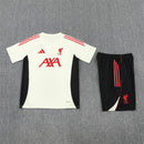Liverpool 2026, Conjunto entrenamiento Liverpool blanco, Ropa oficial Liverpool, Conjunto Reds 25/26, Kit de fútbol hombre negro, Regalo fútbol hombre Liverpool, Ropa entrenamiento Premier League, Pantalón Liverpool negro, Comprar conjunto entrenamiento barato, Tienda Hincha Futbolero.
