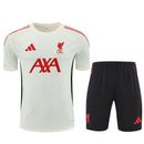 Liverpool 2026, Conjunto entrenamiento Liverpool blanco, Ropa oficial Liverpool, Conjunto Reds 25/26, Kit de fútbol hombre negro, Regalo fútbol hombre Liverpool, Ropa entrenamiento Premier League, Pantalón Liverpool negro, Comprar conjunto entrenamiento barato, Tienda Hincha Futbolero.