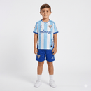 Conjunto infantil primera equipación Málaga CF camiseta azul y blanca con pantalón azul temporada 2025 2026 calidad 1.1 oficial, Málaga infantil 2025, Conjunto niño Málaga azul blanco, Ropa Málaga CF niños, Equipación Málaga junior 25/26, Calidad 1.1 infantil, Tienda Hincha Futbolero, Regalo niño Málaga fútbol, Camiseta Málaga niño 2026, Málaga Kids Home Kit.