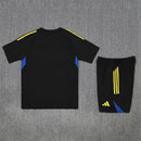 Conjunto hombre Manchester United entrenamiento temporada 2025 2026 camiseta y pantalón corto color negro calidad 1.1 ofiical, Manchester United 2025, Conjunto entrenamiento United, Manchester United 25/26 negro, Camiseta entrenamiento United negra, Ropa barata Manchester United, Calidad 1.1 United, Moda Manchester 2026, Tienda Hincha Futbolero, Red Devils, Bloke Core United.