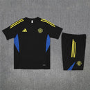 Conjunto hombre Manchester United entrenamiento temporada 2025 2026 camiseta y pantalón corto color negro calidad 1.1 ofiical, Manchester United 2025, Conjunto entrenamiento United, Manchester United 25/26 negro, Camiseta entrenamiento United negra, Ropa barata Manchester United, Calidad 1.1 United, Moda Manchester 2026, Tienda Hincha Futbolero, Red Devils, Bloke Core United.