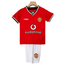 Conjunto infantil retro Manchester United 2000 2001 primera equipación roja Vodafone y pantalón blanco calidad 1.1 oficial, Manchester United infantil retro, Conjunto niño United 2000 rojo, Ropa Manchester United niños retro, Equipación United junior 00/01, Calidad 1.1 infantil, Tienda Hincha Futbolero, Regalo niño Manchester United fútbol, Camiseta roja United niño retro, United Kids Retro 2000 Beckham.