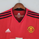 Camiseta hombre Manchester United temporada 2018 2019 primera equipación roja degradado negro retro calidad 1.1 premium Tienda Hincha Futbolero. Manchester United 2018, Camiseta Man Utd retro, Ropa Manchester United, Camiseta United 18/19 roja, Calidad 1.1 United, Premier League Retro, Tienda Hincha Futbolero, Man Utd Retro Jersey 2018.