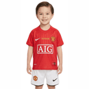 Conjunto infantil retro Manchester United 2007 2008 primera equipación camiseta roja pantalón blanco Cristiano Ronaldo CR7 calidad 1.1 oficial, Manchester United infantil retro, Conjunto niño United 2007 CR7, Ropa Manchester United niños retro, Equipación United junior 07/08, Calidad 1.1 infantil, Tienda Hincha Futbolero, Regalo niño Cristiano Ronaldo United, Camiseta retro Manchester United niño roja, United Kids Retro Kit.